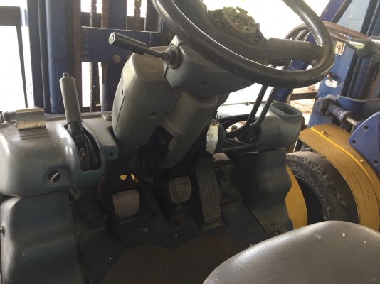 ขายด่วน รถฟอร์คลิฟต์ 3ตัน ยกได้ 6 เมตร. สภาพดี พร้อมใช้. เอกสารพร้อม. ติดต่อ. 0910617179