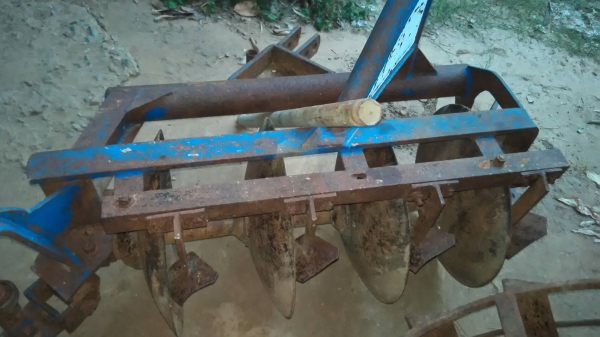 ผานพรวน4ใบสภาพดีพร้อมใช้คับ ผานพรวน4ใบสภาพดีพร้อมใช้คับ