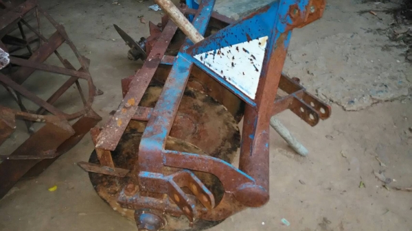 ผานพรวน4ใบสภาพดีพร้อมใช้คับ ผานพรวน4ใบสภาพดีพร้อมใช้คับ