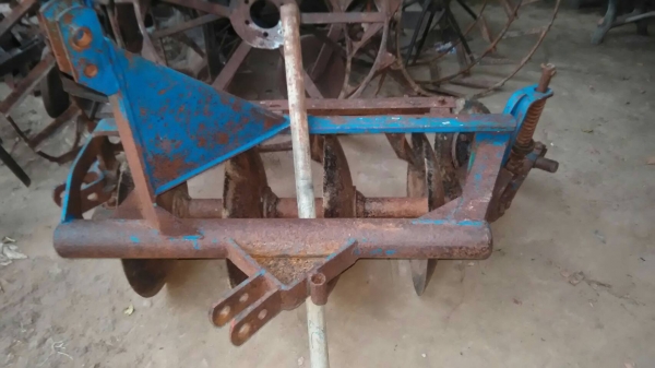 ผานพรวน4ใบสภาพดีพร้อมใช้คับ ผานพรวน4ใบสภาพดีพร้อมใช้คับ