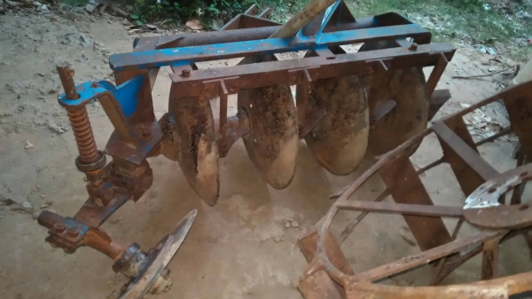 ผานพรวน4ใบสภาพดีพร้อมใช้คับ ผานพรวน4ใบสภาพดีพร้อมใช้คับ