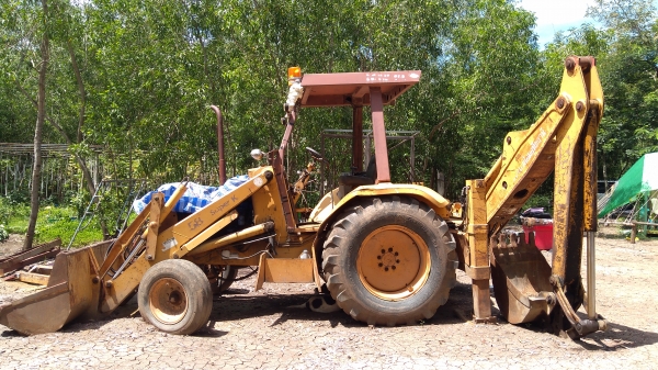 รถตักหน้าขุดหลัง Case580K