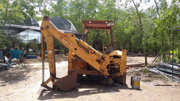 รถตักหน้าขุดหลัง Case580K