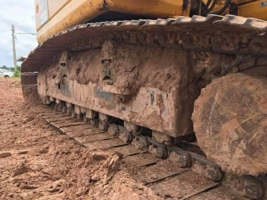 ขาย1,150,000 KOMATSU pc 200-7 เอกสารเล่มทะเบียน บูมอามร์สวย เอวแน่น ช่วงล่างสวย เครื่องปั้มแรง ไฟฟ้าครบแต่ต้องเช็คระบบนิดหน่อย  รถทำงานที่นครราชสีมา 090-772-3710 090-772-3708