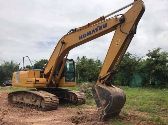 ขาย1,150,000 KOMATSU pc 200-7 เอกสารเล่มทะเบียน บูมอามร์สวย เอวแน่น ช่วงล่างสวย เครื่องปั้มแรง ไฟฟ้าครบแต่ต้องเช็คระบบนิดหน่อย  รถทำงานที่นครราชสีมา 090-772-3710 090-772-3708