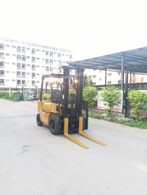 ขายรถยกโฟร์คลิฟท์ยี่ห้อ MITSUBISHI ดีเซล เสาสูง5 เมตร เข้าตู้ ขายรถยกโฟร์คลิฟท์ยี่ห้อ MITSUBISHI ดีเซล เสาสูง5 เมตร เข้าตู้