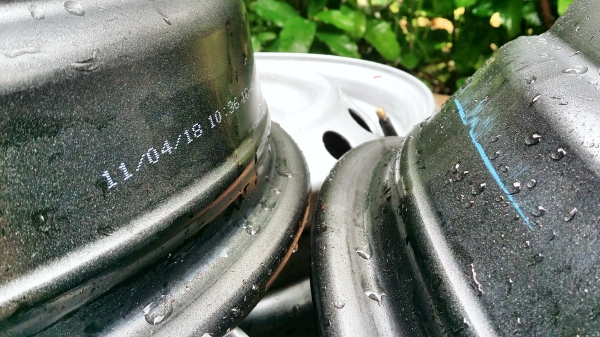 กระทะถอดป้ายแดงขอบ16 6รู139.7 ชุด 4วง