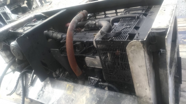 เครื่องยนต์ดอยซ์4สูบติดแม่ปั๊มไฮดรอลิก