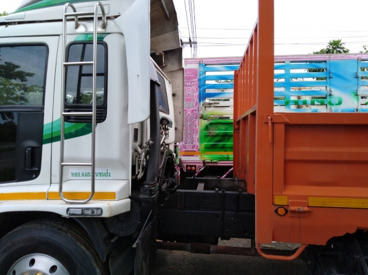 ขาย10ล้อISUZU ROCKY175แรงFVMปี41เพลาเดียวคัชซียาว6.50เมตร ตัวกระบะยาว6.20เมตร เว้นช่วงเครน เปลี่ยนหั