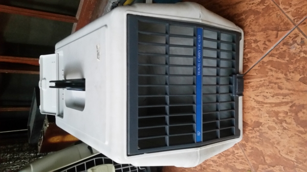 กรงใส่ สุนัข หรือ แมว ( เวลาเดินทาาง )