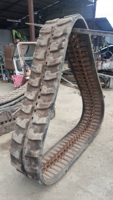 ขายถูก  แทรคยางรถขุด KOMATSU และอีกหลายยี่ห้อ ขนาดยาง  400x7.25x72 มี72ข้อ ขายคู่ล่ะ 25,000 บาท