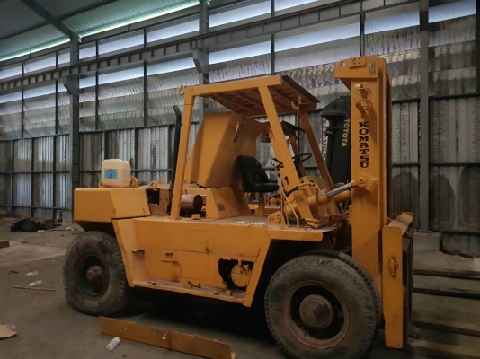 โฟลค์ลิฟใหญ่ 10 ตัน กับ 15 ตัน งายาว 220 เมตร