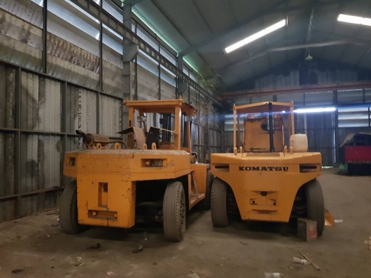 โฟลค์ลิฟใหญ่ 10 ตัน กับ 15 ตัน งายาว 220 เมตร