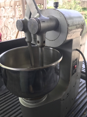 เครื่ิองตีแป้ง 2 แขน ขนาด 5 กิโล 10 ลิตร