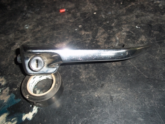 ขายมือเปิดประตู้ด้านคนขับพร้อมลูกคุณแจ1ดอก/เบนซ์ w108/250