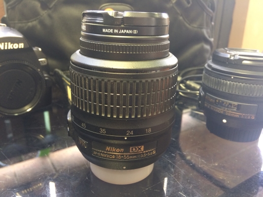 ขายกล้องถ่ายรูปNikonพร้อมเลนส์ครับ