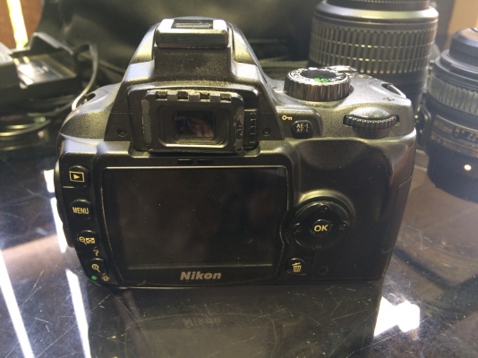 ขายกล้องถ่ายรูปNikonพร้อมเลนส์ครับ