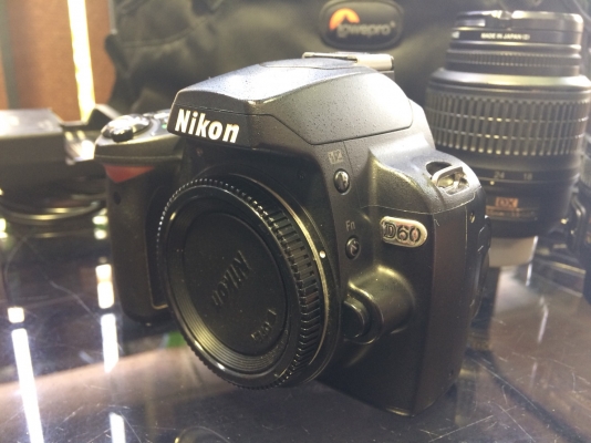 ขายกล้องถ่ายรูปNikonพร้อมเลนส์ครับ