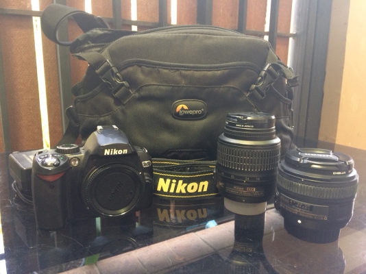 ขายกล้องถ่ายรูปNikonพร้อมเลนส์ครับ