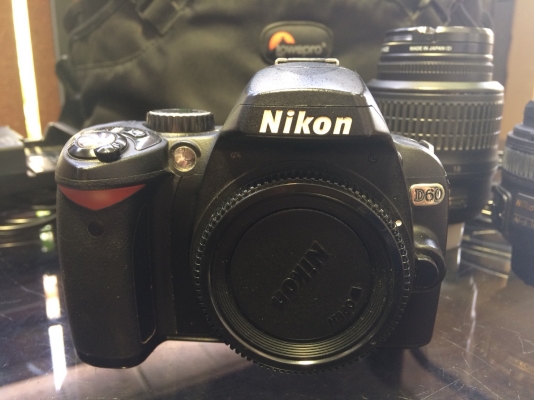 ขายกล้องถ่ายรูปNikonพร้อมเลนส์ครับ