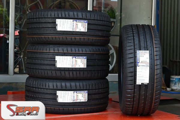MICHELIN PILOT SPORT 4 235/45ZR18 ราคาเส้นละ 6,800 บาท