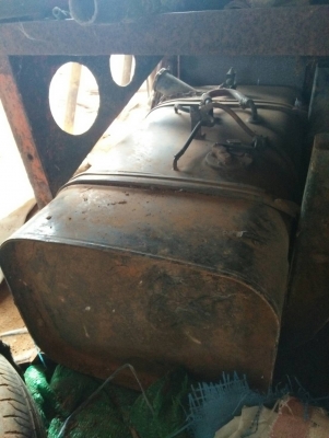 ถังน้ำมันหกล้อ