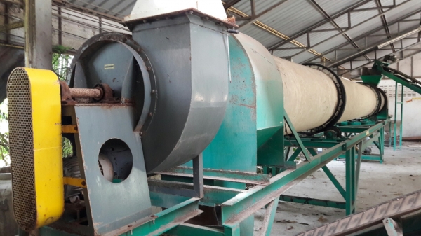 ท่ออบแห้งแบบโรตารี่ยาว 12.5 เมตร ผ่านศูนย์กลาง 1 เมตร พร้อมเตาเผาฟืน