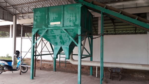 ถังบรรจุปุ๋ยหรืออาหารสัตว์ ขนาด 6 ตัน ช่องเปิดบรรจุ 2 ช่อง พร้อมพัดลมดูด