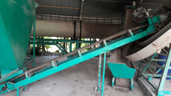 สายพานลำเลียงกว้าง 14 นิ้วยาว 4 เมตร มอเตอร์ 1 แรงม้า