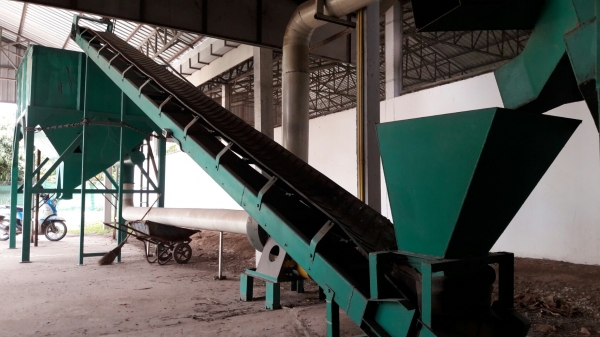 สายพานลำเลียง มอเตอร์ 1 แรงม้า กว้าง 16 นิ้ว ยาว 8 เมตร