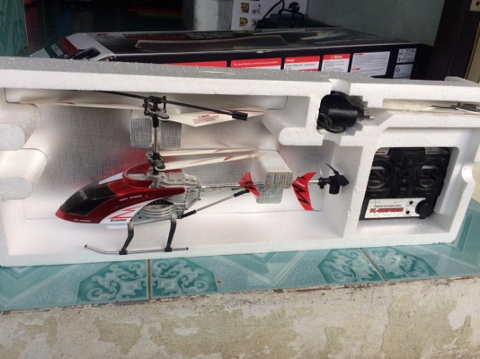 เฮลิคอปเตอร์บังคับ สภาพดีใช้งานปกติ ความยาวหัวถึงหาง38เซน ขาย 1700 บาท สนใจ0892425454 นัดรับห้วยบง-พุแค