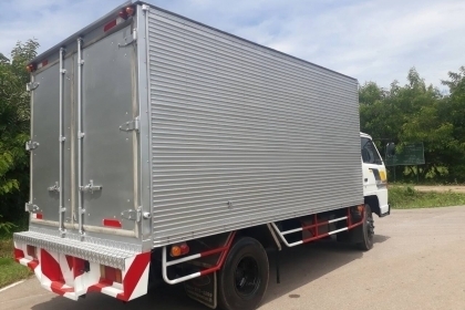 ขาย 6ล้อ ISUZU NPR (ตู้ทำความเย็น )เครื่อง 115 แรง   เครื่องดี  ยางดีทุกเส้น  รถพร้อมใช้งาน ขาย 360,000 บาท 081-1903107, 089-5367218