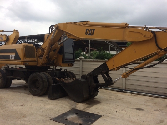 ขายเหมา 2 คัน 200-7 CAT 320 ล้อยางเล่มทั้งสอง ราคา 1,600,000 ราชบุรี