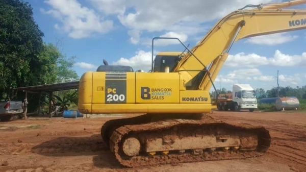 ขาย 1,390,000 KOMATSU pc 200-7มีไลหัวเจาะ  เอกสารแจ้งจำหน่าย ทำงาน 11,000 ชม. ไฟฟ้าครบ เครื่องดีมาก ปั้มแรงสุด เอวแน่น ช่วงล่างสวย รถสวยพร้อมใช้ รถอยู่ อุดร 090-772-3710 090-772-3708