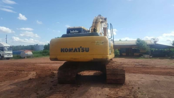ขาย 1,390,000 KOMATSU pc 200-7มีไลหัวเจาะ  เอกสารแจ้งจำหน่าย ทำงาน 11,000 ชม. ไฟฟ้าครบ เครื่องดีมาก ปั้มแรงสุด เอวแน่น ช่วงล่างสวย รถสวยพร้อมใช้ รถอยู่ อุดร 090-772-3710 090-772-3708