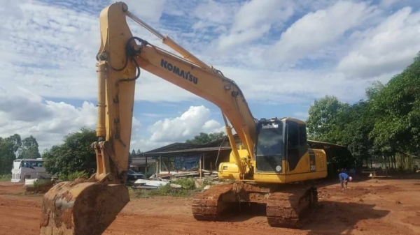 ขาย 1,390,000 KOMATSU pc 200-7มีไลหัวเจาะ  เอกสารแจ้งจำหน่าย ทำงาน 11,000 ชม. ไฟฟ้าครบ เครื่องดีมาก ปั้มแรงสุด เอวแน่น ช่วงล่างสวย รถสวยพร้อมใช้ รถอยู่ อุดร 090-772-3710 090-772-3708