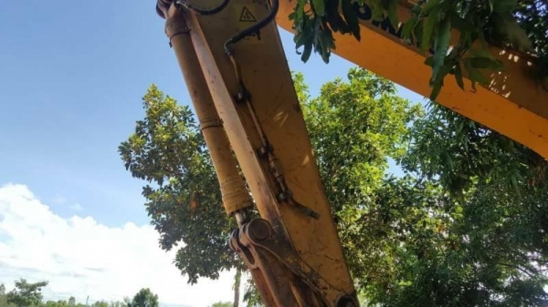 ขาย 1,390,000 KOMATSU pc 200-7มีไลหัวเจาะ  เอกสารแจ้งจำหน่าย ทำงาน 11,000 ชม. ไฟฟ้าครบ เครื่องดีมาก ปั้มแรงสุด เอวแน่น ช่วงล่างสวย รถสวยพร้อมใช้ รถอยู่ อุดร 064-191-1112