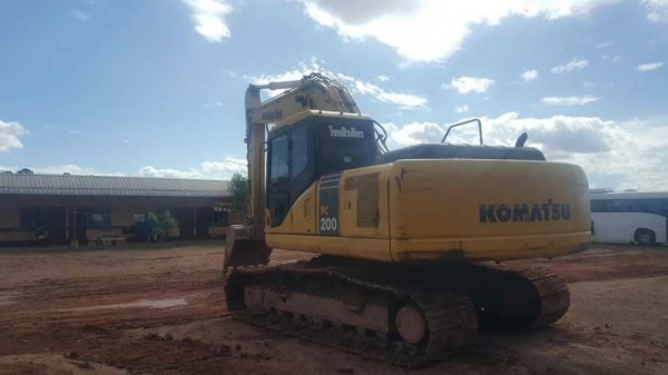 ขาย 1,390,000 KOMATSU pc 200-7มีไลหัวเจาะ  เอกสารแจ้งจำหน่าย ทำงาน 11,000 ชม. ไฟฟ้าครบ เครื่องดีมาก ปั้มแรงสุด เอวแน่น ช่วงล่างสวย รถสวยพร้อมใช้ รถอยู่ อุดร 064-191-1112
