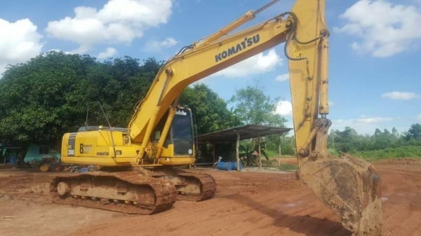 ขาย 1,390,000 KOMATSU pc 200-7มีไลหัวเจาะ  เอกสารแจ้งจำหน่าย ทำงาน 11,000 ชม. ไฟฟ้าครบ เครื่องดีมาก ปั้มแรงสุด เอวแน่น ช่วงล่างสวย รถสวยพร้อมใช้ รถอยู่ อุดร 064-191-1112