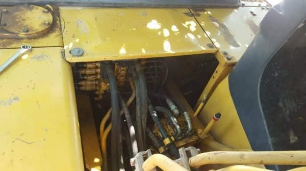 ขาย 1,390,000 KOMATSU pc 200-7มีไลหัวเจาะ  เอกสารแจ้งจำหน่าย ทำงาน 11,000 ชม. ไฟฟ้าครบ เครื่องดีมาก ปั้มแรงสุด เอวแน่น ช่วงล่างสวย รถสวยพร้อมใช้ รถอยู่ อุดร 064-191-1112