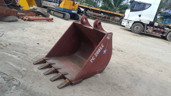 ขายบุ้งกี๋ใหม่แกะกล่อง  ใช้สำหรับรถขุด ไซค์ 200 ปากกว้าง 42 นิ้ว  /5ฟัน ขายราคาถูก