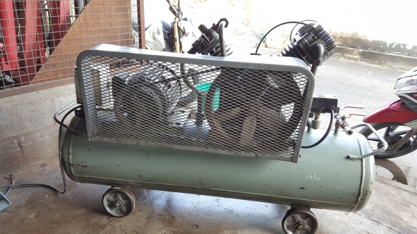 ปั้มลมhitachi japan  5แรง