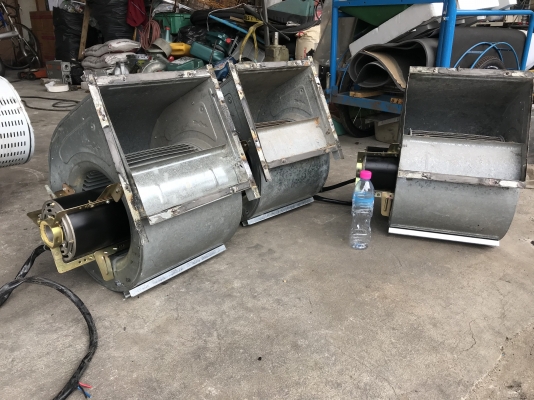 ( เหลือ 2ตัวครับ )ขายพัดลมโบวเวอร์ระบายอากาศ Carrier 3/4HP. 220V ไฟบ้าน สภาพสวย หมุนนิ่มลมแรง พร้อมใช้งาน มี 3ตัวครับ ราคาตัวละ 3,300 บาท