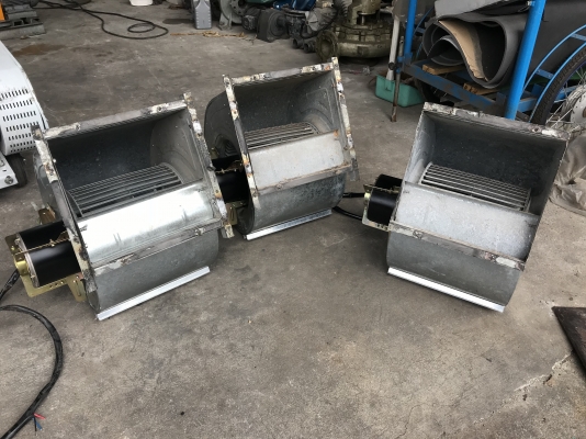 ( เหลือ 2ตัวครับ )ขายพัดลมโบวเวอร์ระบายอากาศ Carrier 3/4HP. 220V ไฟบ้าน สภาพสวย หมุนนิ่มลมแรง พร้อมใช้งาน มี 3ตัวครับ ราคาตัวละ 3,300 บาท