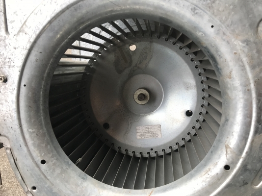 ( เหลือ 2ตัวครับ )ขายพัดลมโบวเวอร์ระบายอากาศ Carrier 3/4HP. 220V ไฟบ้าน สภาพสวย หมุนนิ่มลมแรง พร้อมใช้งาน มี 3ตัวครับ ราคาตัวละ 3,300 บาท