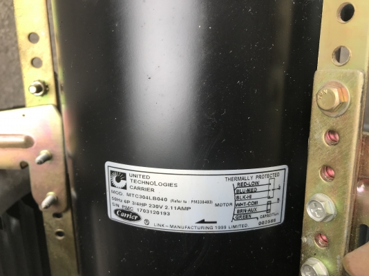 ( เหลือ 2ตัวครับ )ขายพัดลมโบวเวอร์ระบายอากาศ Carrier 3/4HP. 220V ไฟบ้าน สภาพสวย หมุนนิ่มลมแรง พร้อมใช้งาน มี 3ตัวครับ ราคาตัวละ 3,300 บาท