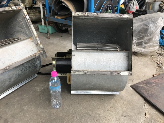 ( เหลือ 2ตัวครับ )ขายพัดลมโบวเวอร์ระบายอากาศ Carrier 3/4HP. 220V ไฟบ้าน สภาพสวย หมุนนิ่มลมแรง พร้อมใช้งาน มี 3ตัวครับ ราคาตัวละ 3,300 บาท