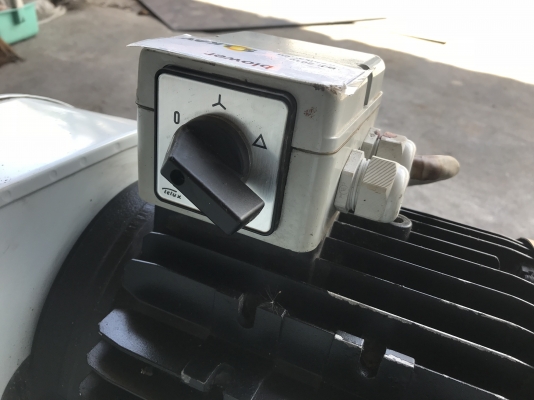 ขายพัดลมโบวเวอร์แรงดันสูง 10HP. 380V Kongskilde made in Denmark สภาพสวยใหม่มาก ให้ลมแรง มีระบบสวิทย์การทำงาน 2ระบบ พร้อมฐานล้อเคลื่อนย้ายสะดวก ราคา 22,500 บาท