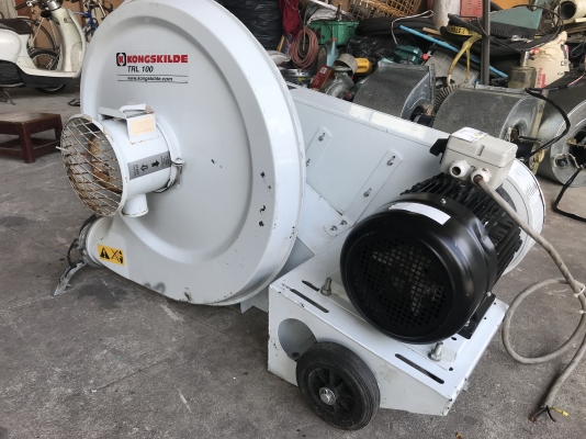 ขายพัดลมโบวเวอร์แรงดันสูง 10HP. 380V Kongskilde made in Denmark สภาพสวยใหม่มาก ให้ลมแรง มีระบบสวิทย์การทำงาน 2ระบบ พร้อมฐานล้อเคลื่อนย้ายสะดวก ราคา 22,500 บาท