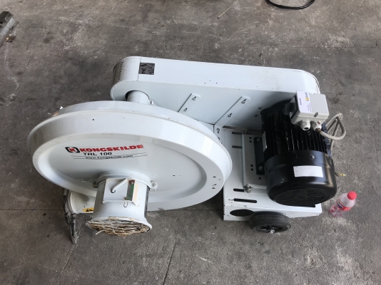 ขายพัดลมโบวเวอร์แรงดันสูง 10HP. 380V Kongskilde made in Denmark สภาพสวยใหม่มาก ให้ลมแรง มีระบบสวิทย์การทำงาน 2ระบบ พร้อมฐานล้อเคลื่อนย้ายสะดวก ราคา 22,500 บาท